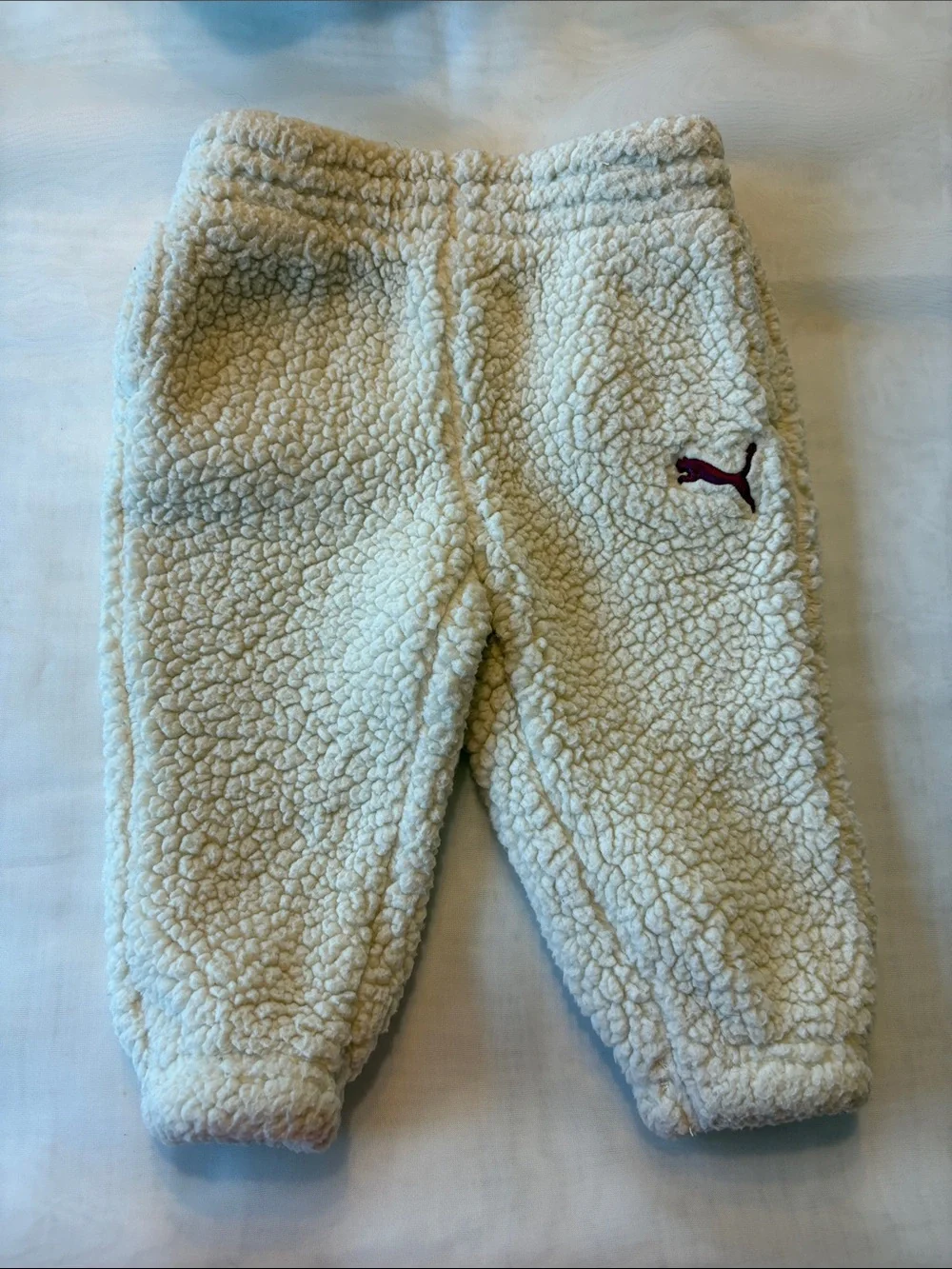 Puma Cream Sherpa Hoodie, Pants & Magenta Logo Tee - Picture 5 of 5